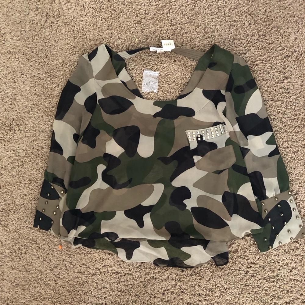 Camo Shirt w/ Detail on sleeve